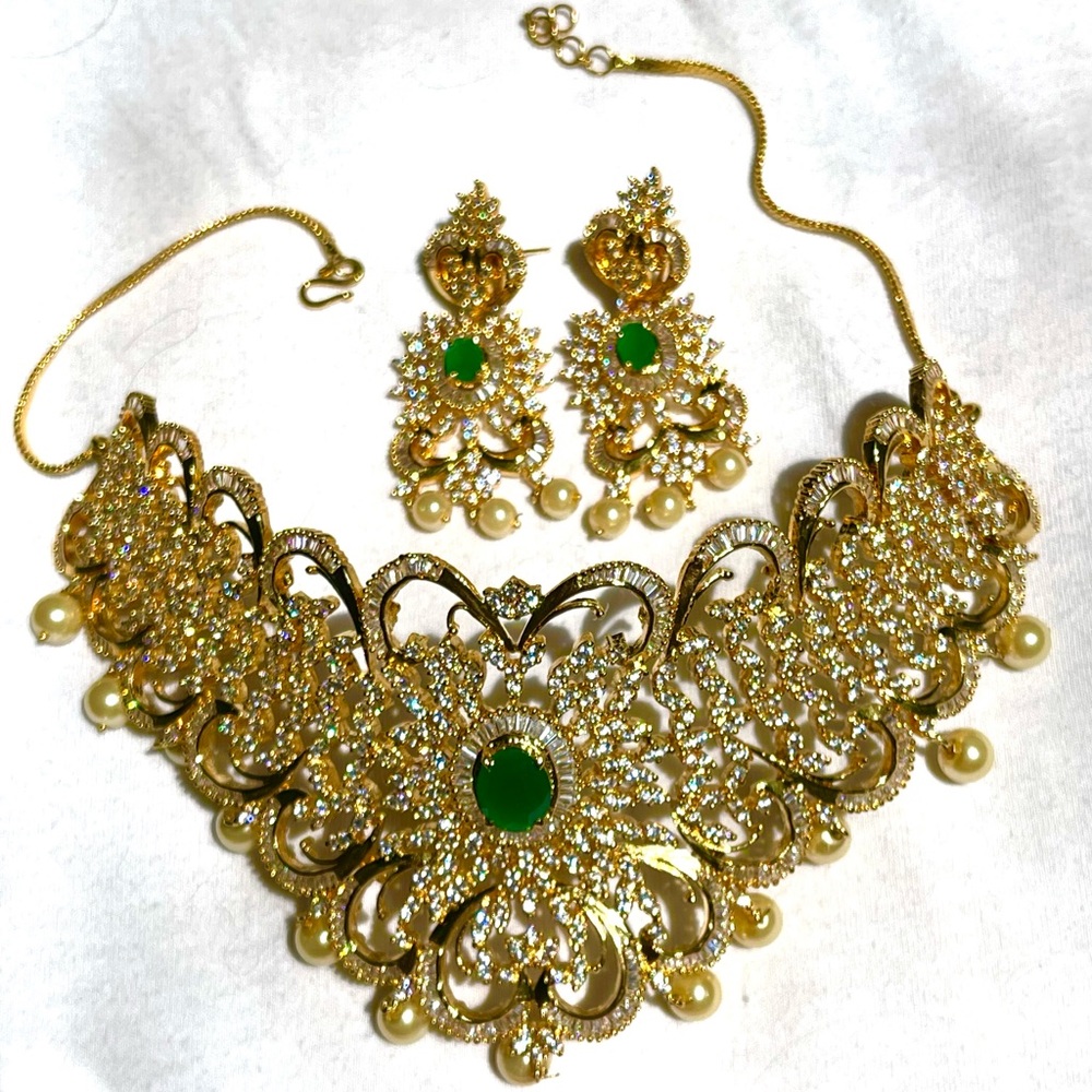 Brilliant gold plated Bollywood/Indian wedding collar Necklace
